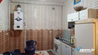 نمای آشپزخانه سوئیت طبقه بالا اقامتگاه بوم گردی گلال - پاوه - روستای گلال